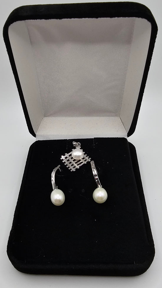 Special Concepts Criss-Cross Pattern Pendant with Pearl Earrings